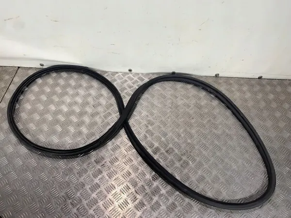 Joint de coffre Hyundai FBZ24559 - Pièce OEM d'occasion image 2