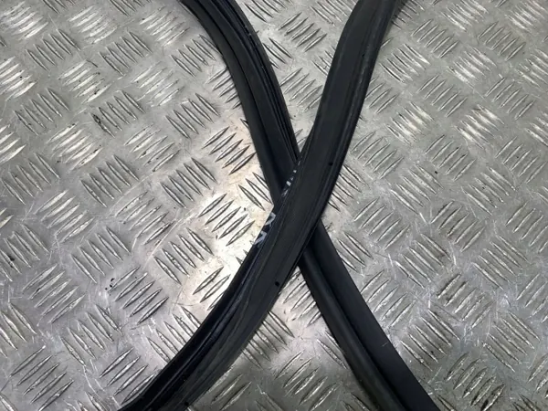 Joint de coffre Hyundai FBZ24559 - Pièce OEM d'occasion image 3