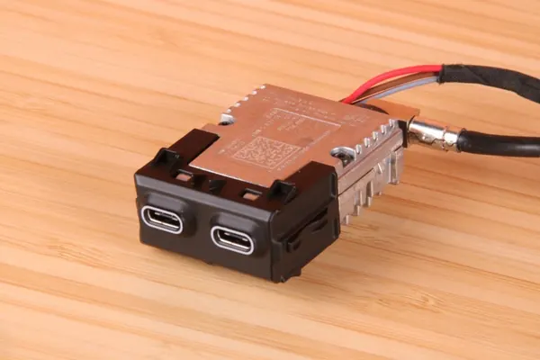 BMW 5A27DE6 Kaksois-USB-portti G60 G61 G70 iX I20 image 3