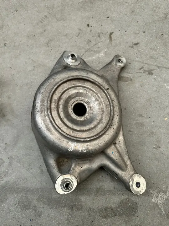 Etuvasen iskunvaimenninpidike OEM 8K0412253A Audi A4 B8 image 2