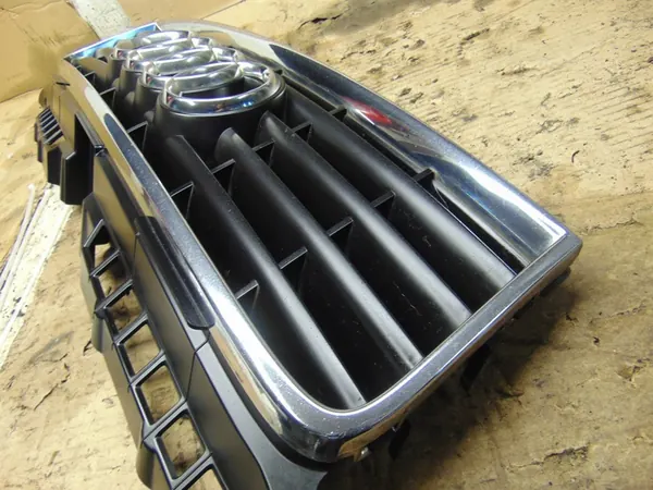 Audi A3 8P Front Bumper Grill Assembly OEM image 3