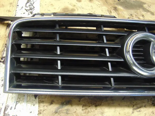 Audi A3 8P Front Bumper Grill Assembly OEM image 6
