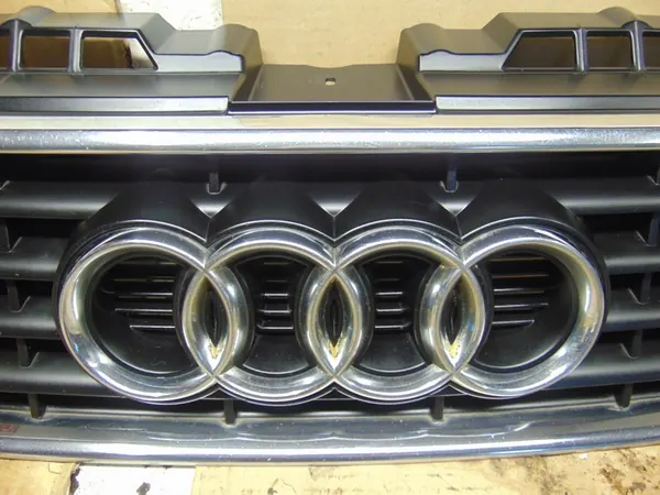 Audi A3 8P Front Bumper Grill Assembly OEM image 8