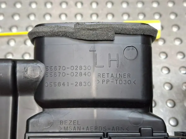 Toyota OE Mittluftsventilgaller OEM S25154827 image 4