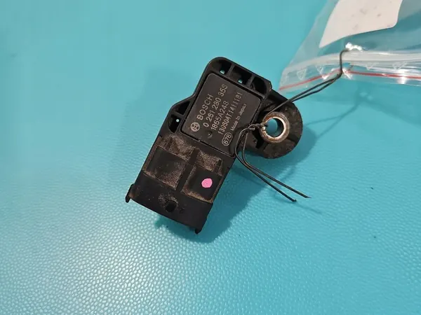 Air Pressure Sensor Mitsubishi Space Star II 12 - OEM 0261230358 image 3