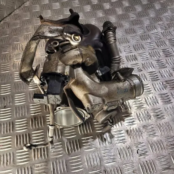 Turbocompressor OEM 06F145701E para VW Passat B6 2.0L image 2