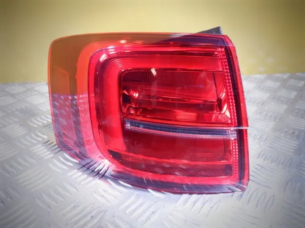 VW JETTA 5C5 LIFT LUZ TRASERA IZQUIERDA 5C6945207E image 2