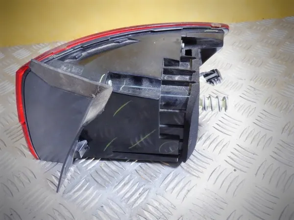 VW JETTA 5C5 LIFT LUZ TRASERA IZQUIERDA 5C6945207E image 4