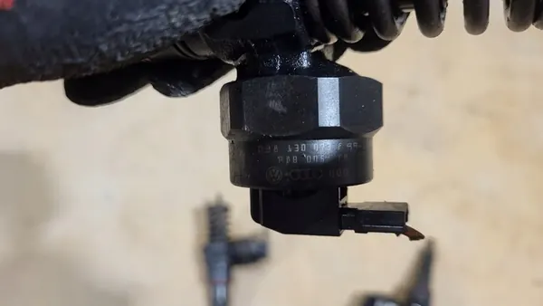 Iniettore Diesel Bosch 1.9 TDI 038130073AR image 10