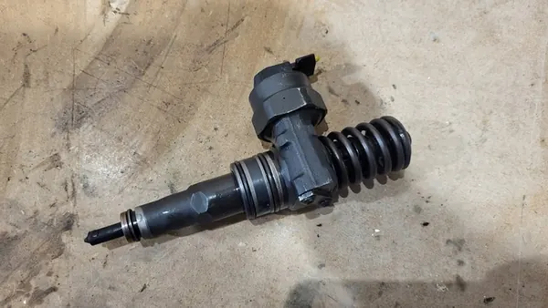 Iniettore Diesel Bosch 1.9 TDI 038130073AR image 2