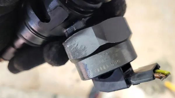 Iniettore Diesel Bosch 1.9 TDI 038130073AR image 3