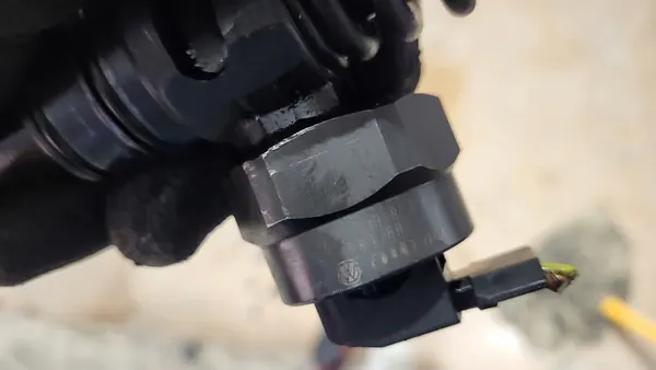 Iniettore Diesel Bosch 1.9 TDI 038130073AR image 5