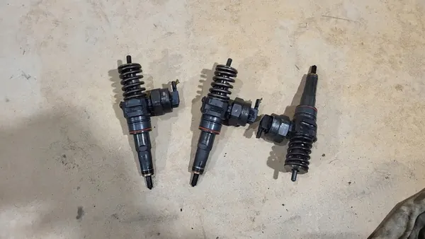 Iniettore Diesel Bosch 1.9 TDI 038130073AR image 6