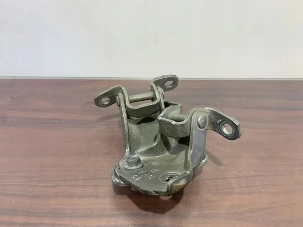 Subaru Ascent etuovien saranoit OEM FBZ28933 image 2