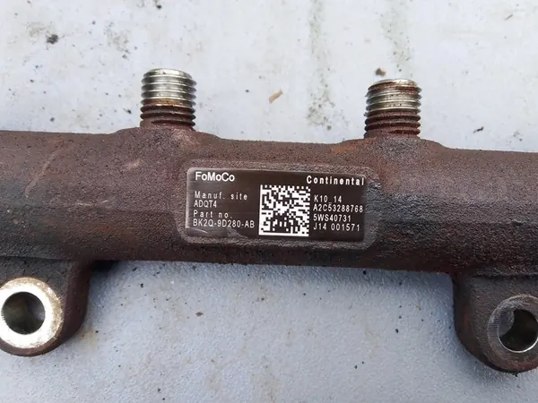 FoMoCo BK2Q-9D280-AB riel de inyección transit image 2