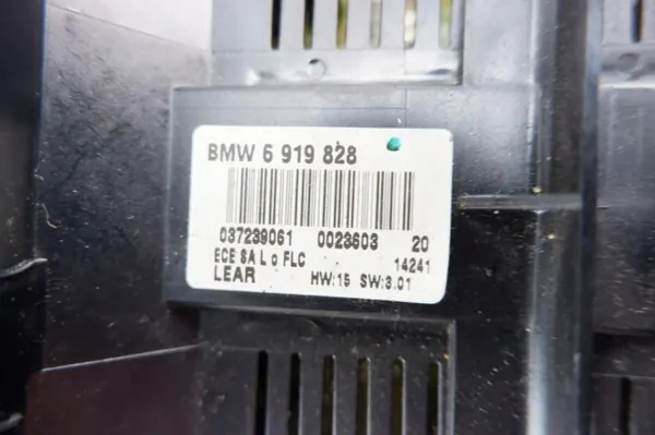 BMW E46 Lichtpaneel OEM 6919828 Zwart Hatchback image 3