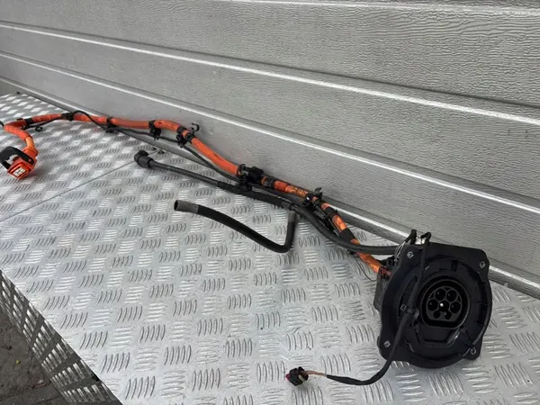 MERCEDES W206 C-KLASSE OPLADDOOS A2065402970 image 2