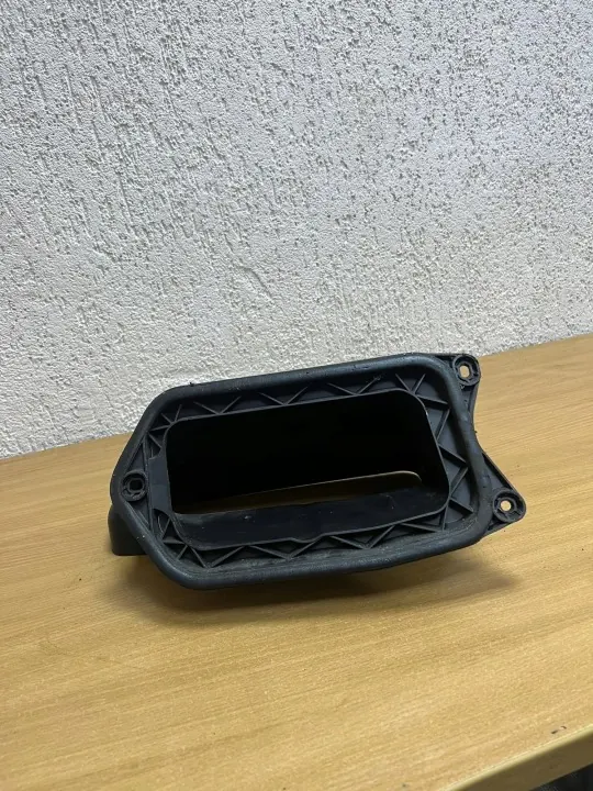 Conduit de ventilation habitacle Audi A8 OEM D6994 image 2