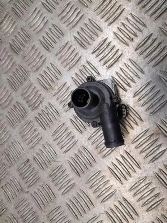 Audi OE 4G0121601 hulpwaterpomp - Gebruikt image 2