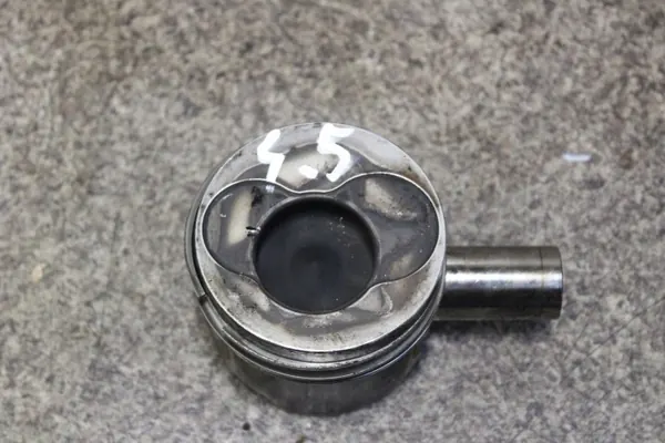 Pistón MAHLE 81L103+ para VW T5 2.5TDI BPC image 2
