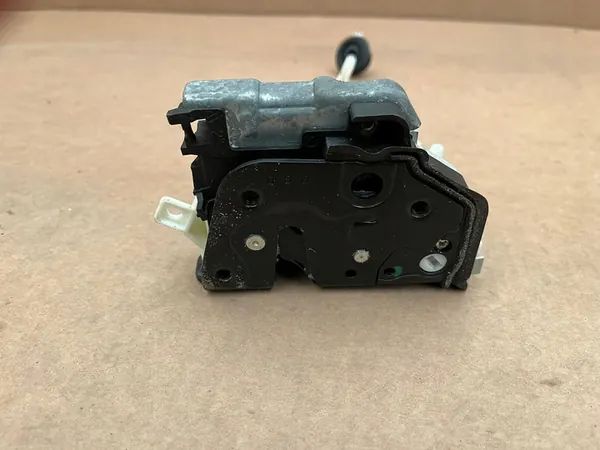 Vänster Bakdörrslås Audi Q5 8R Lift 8K0839015G image 3