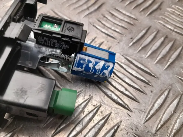 Encendedor Škoda Superb III USB OEM 5Q0919341 Usado image 3