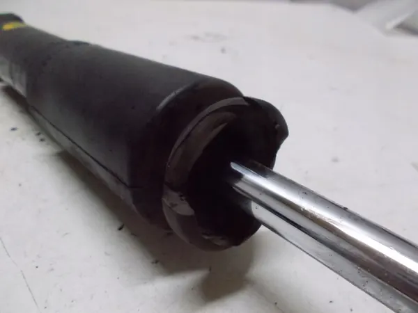 Ammortizzatore posteriore RENAULT LATITUDE 3.0 DCI 562100036R image 3