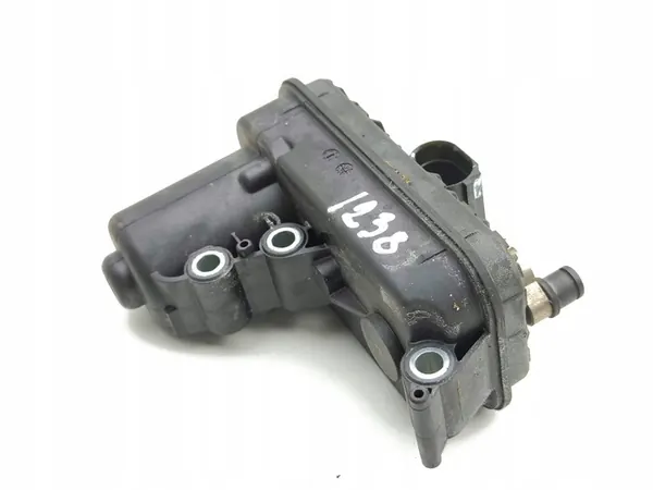 Volkswagen Golf VIII 2023 Turbolader elektrischer Stellmotor 04E145725DQ image 5