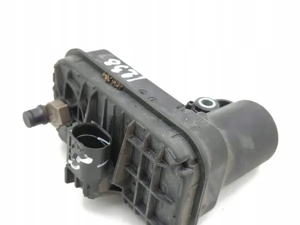 Volkswagen Golf VIII 2023 Turbolader elektrischer Stellmotor 04E145725DQ image 7