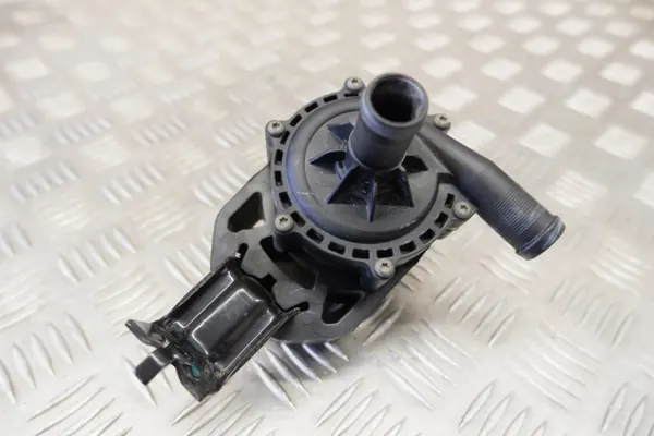 Pompe à eau Tesla OEM 600804700E - Occasion image 3