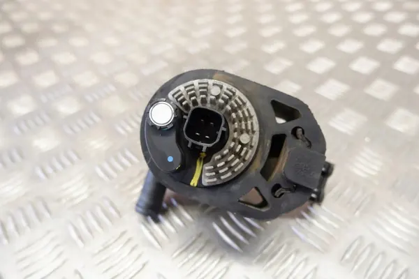 Pompe à eau Tesla OEM 600804700E - Occasion image 8