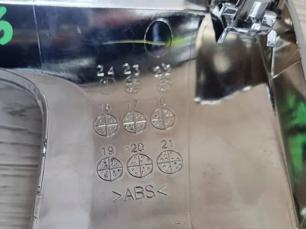 Mitsubishi OE 6407A245 krominen puskurin vasen image 5