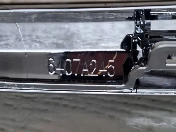 Mitsubishi OE 6407A245 krominen puskurin vasen image 6