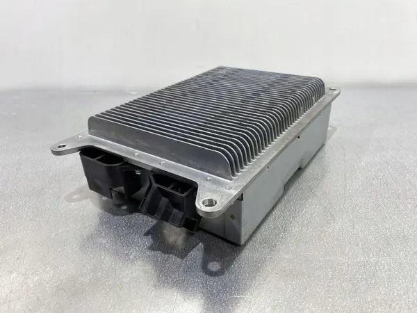 Mitsubishi Outlander 2018 Invertteri OEM 3712901001 image 2