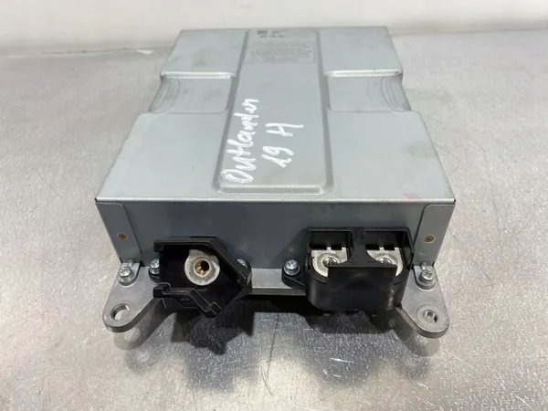 Mitsubishi Outlander 2018 Invertteri OEM 3712901001 image 3