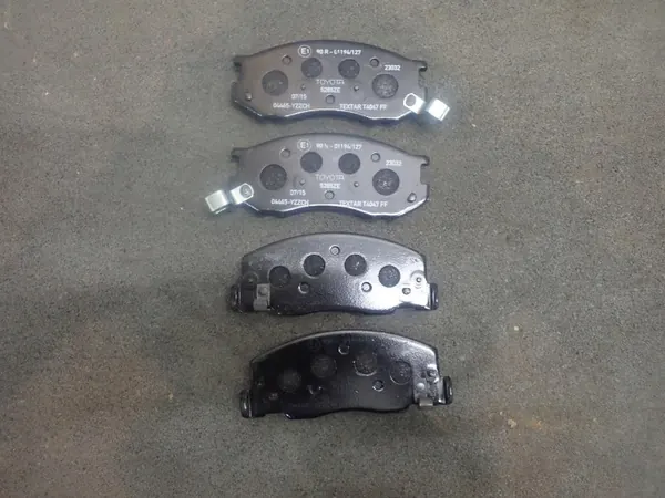 Bromsbelägg fram OEM 04465-YZZCH för Toyota Liteace image 2