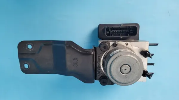 Pompe ABS HYUNDAI i30 III OEM G4589-38500 Occasion image 2