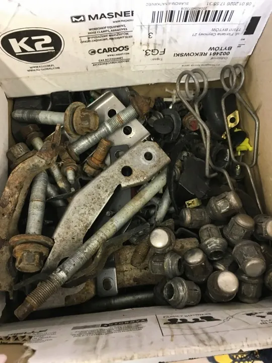 OEM HYUNDAI IX20 KIA VENGA Skruvar & Mutter Set image 2