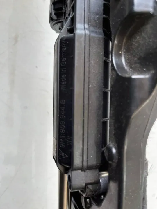 Porsche Panamera 971 bakluckespoiler OEM 971827511 image 6