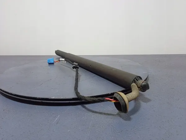 MERCEDES GLS W167 Vasemman Takaluukun Aktuaattori A1678901200 image 3