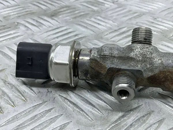 Bränsletrycksregulator OEM 04L089B för VW Golf image 6