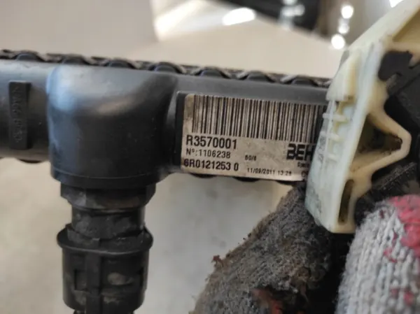 Refroidisseur d'eau SKODA OE OEM 6R0121253 Fabia II image 4