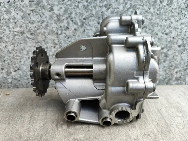 Nissan X-Trail T32 Lift 2.0 DCI Olje Pump 150004492R image 2