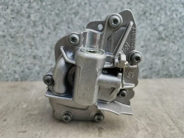 Nissan X-Trail T32 Lift 2.0 DCI Olje Pump 150004492R image 4