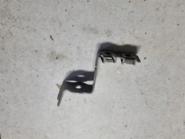 Suporte mangueira óleo Mercedes W213 E63 OEM A2135004800 image 2