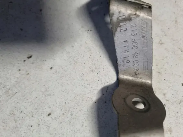Suporte mangueira óleo Mercedes W213 E63 OEM A2135004800 image 3