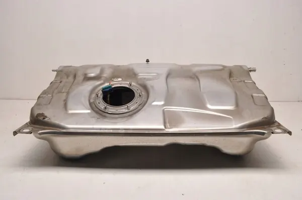 Mercedes AMG GT Brandstoftank OEM A1904700001 image 2