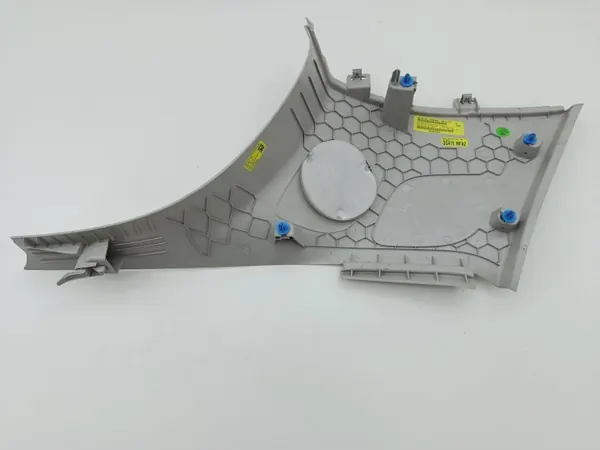 Mercedes W247 rechte hintere Säulenabdeckung OEM A2476906801 image 3
