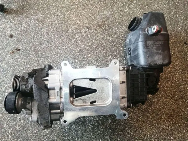 VW Veringscompressorbeugel OEM 03C145501E image 2