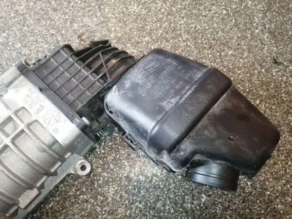 VW Veringscompressorbeugel OEM 03C145501E image 3